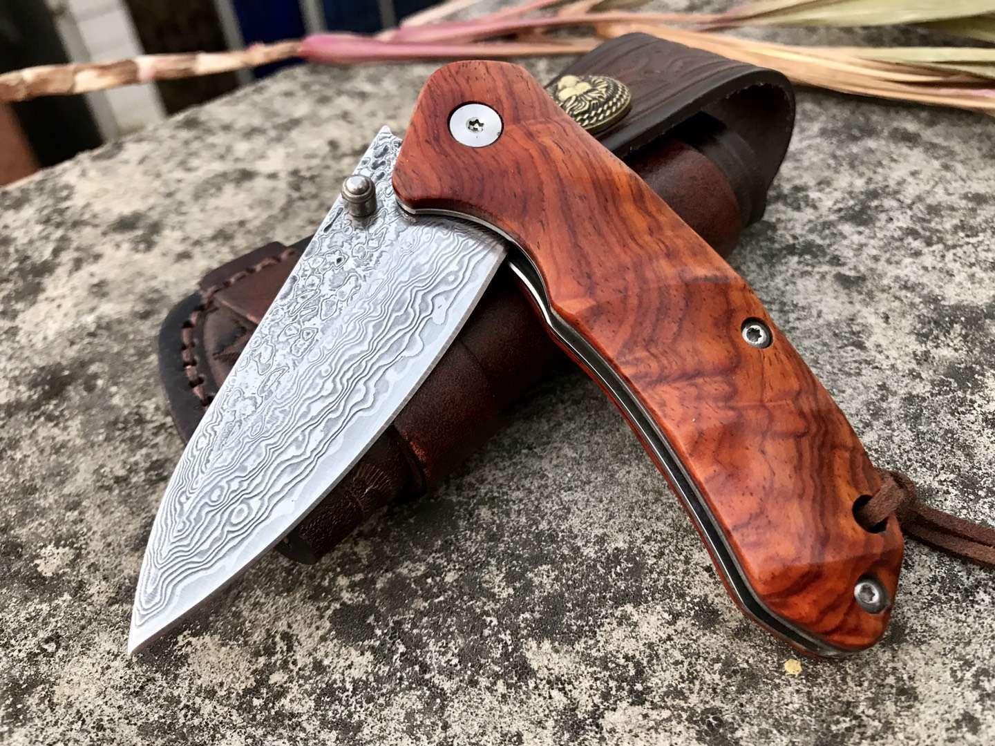 Damascus Steel Folding Knife Field