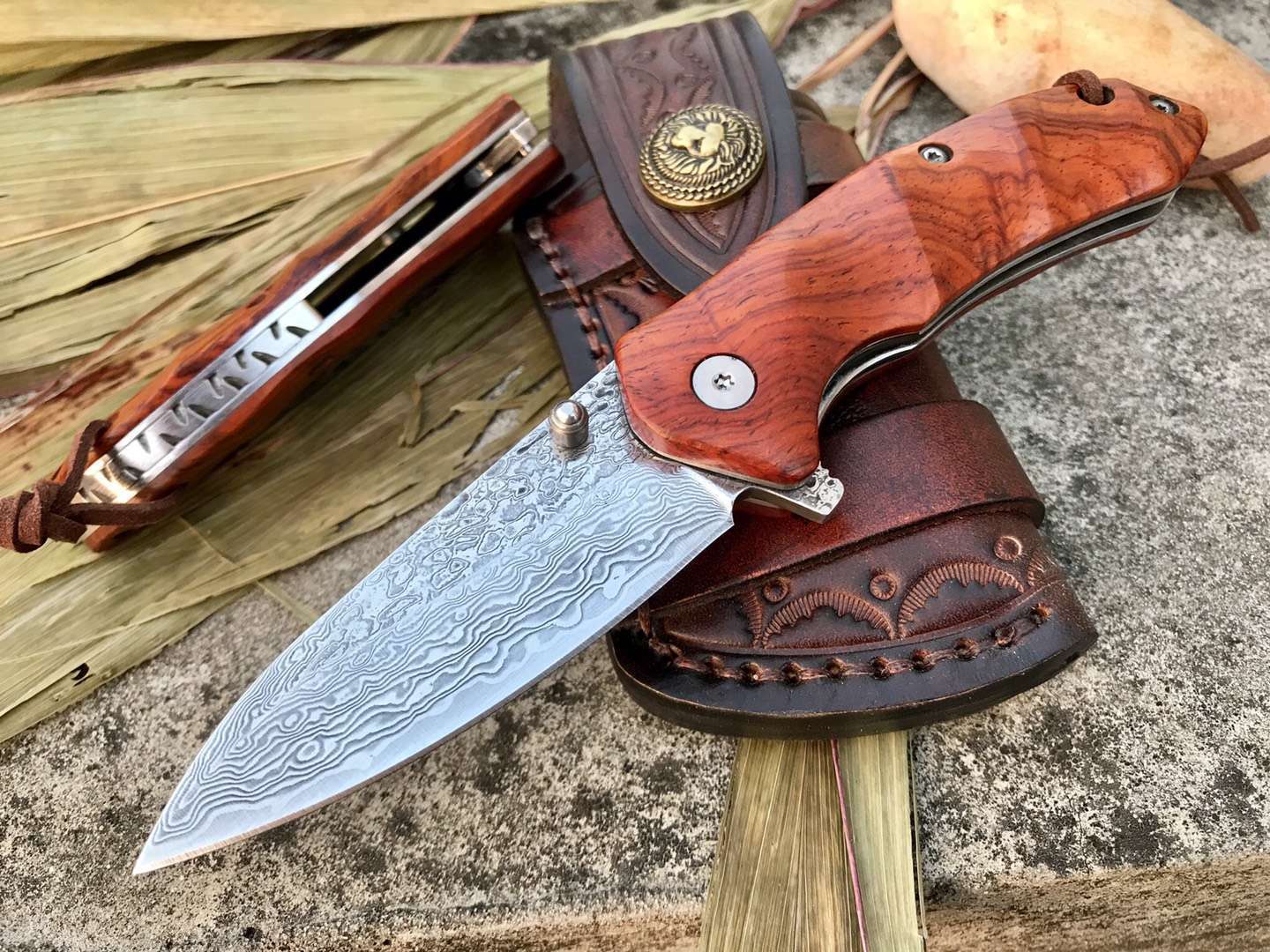 Damascus Steel Folding Knife Field